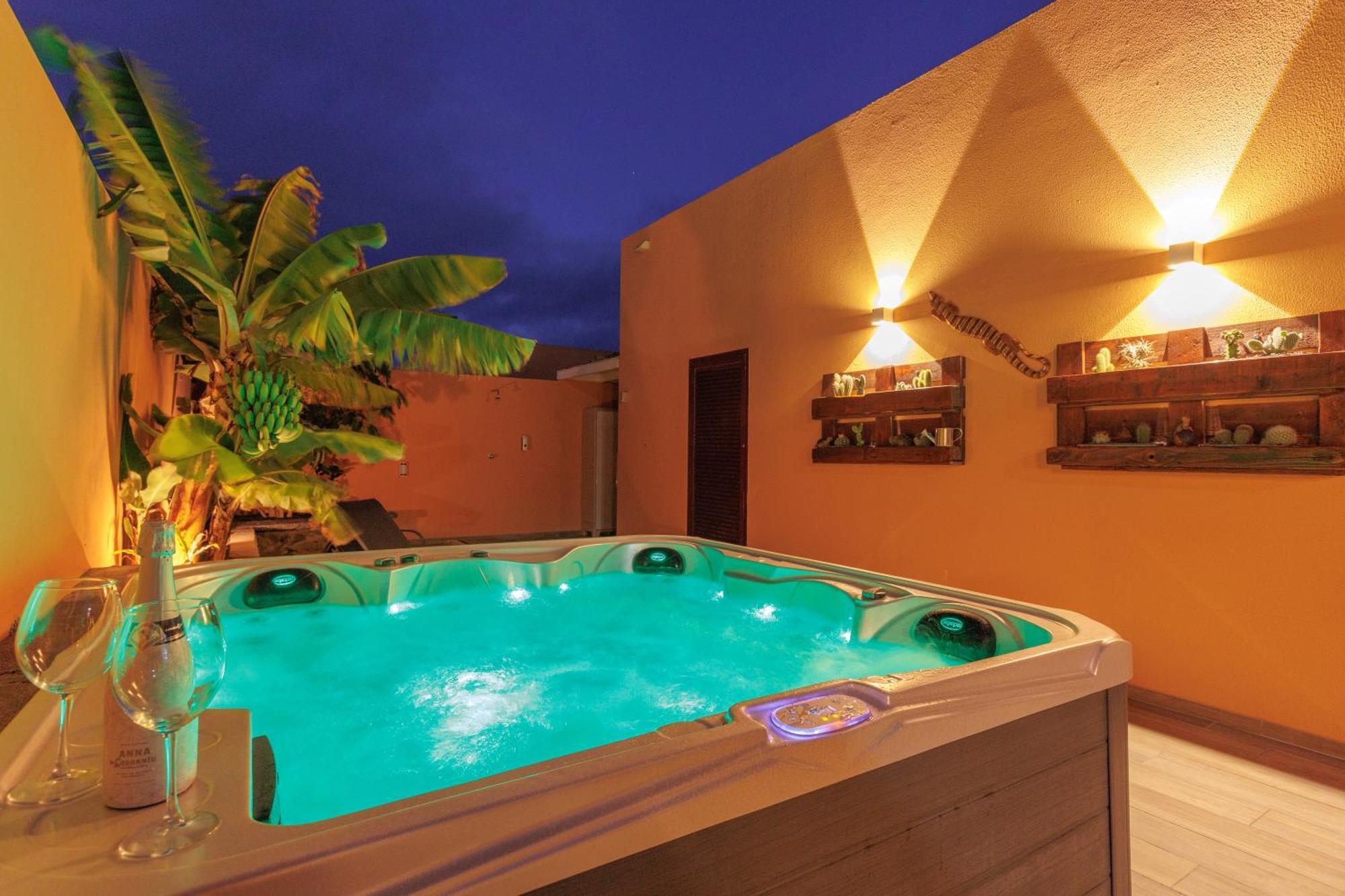 Villa Jacuzzi & Barbecue La Oliva Exteriör bild