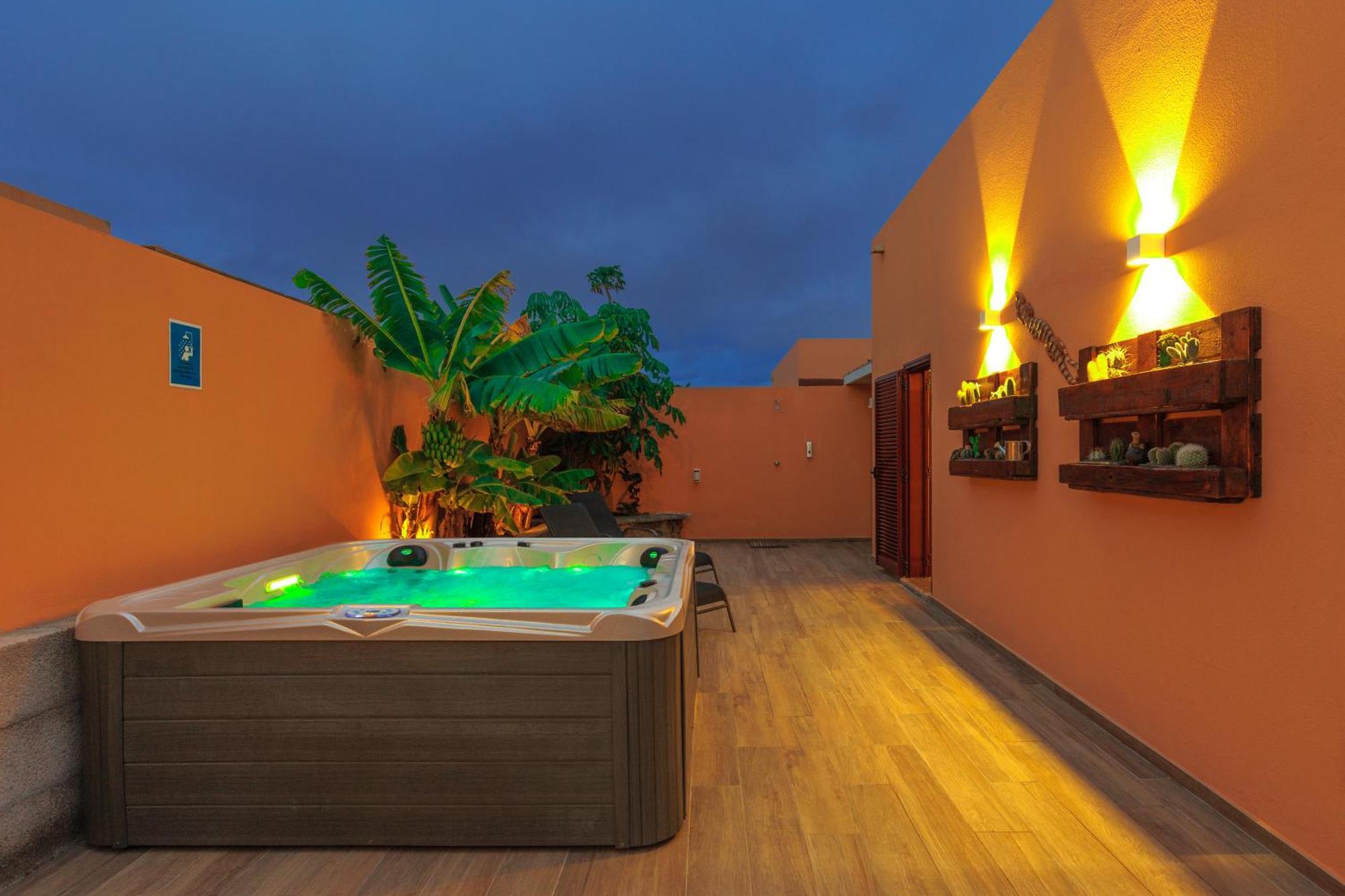 Villa Jacuzzi & Barbecue La Oliva Exteriör bild